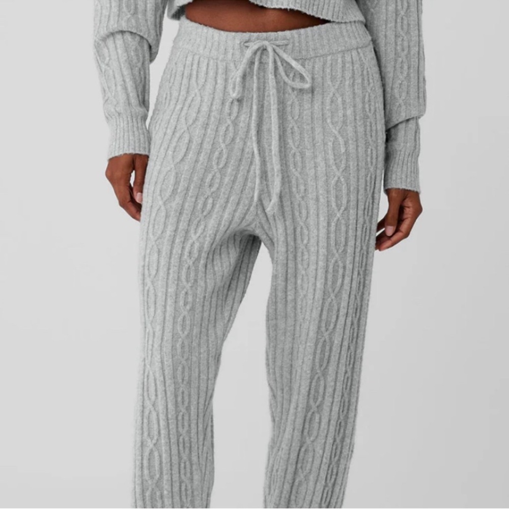 ALO Winter Bliss cable knit pants in size M.